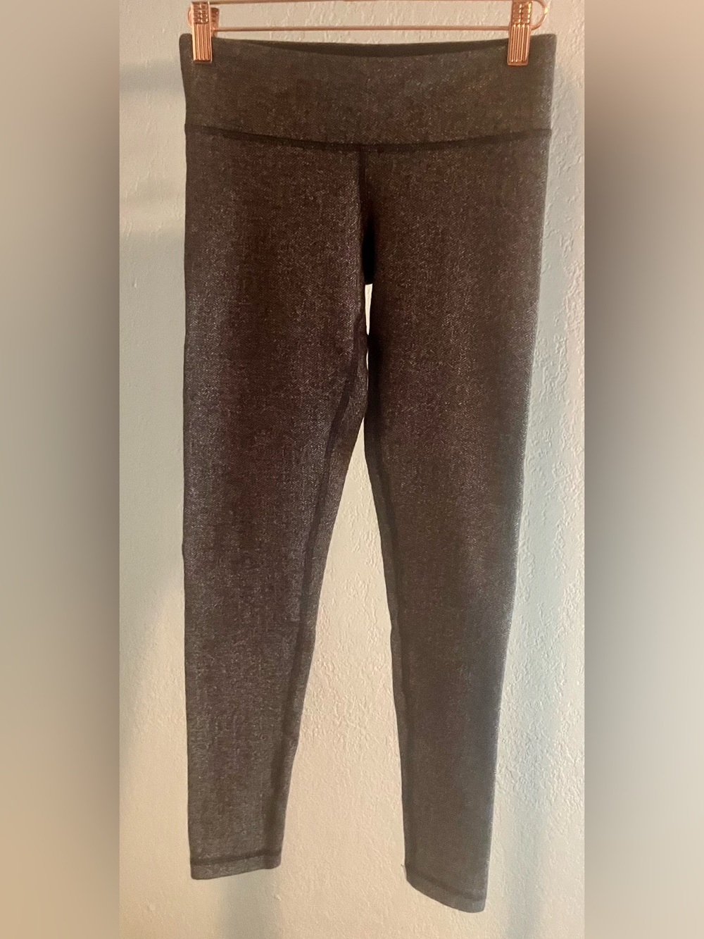 TNA by Aritzia Herringbone Dark Gray Leggings